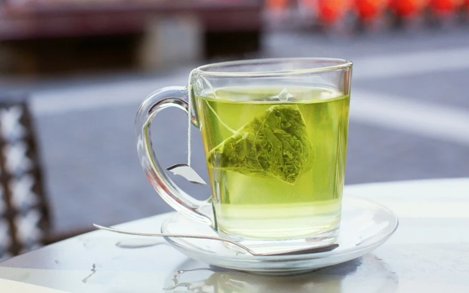 Uống đủ nước mùa thu đông còn hỗ trợ quá trình thải độc qua da diễn ra hiệu quả hơn, giảm thiểu nguy cơ mụn