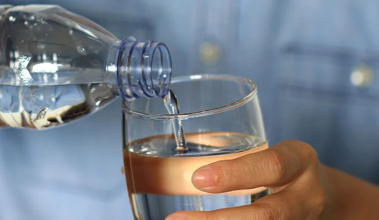 Dấu hiệu cơ thể thiếu nước trong mùa thu và ảnh hưởng đến làn da