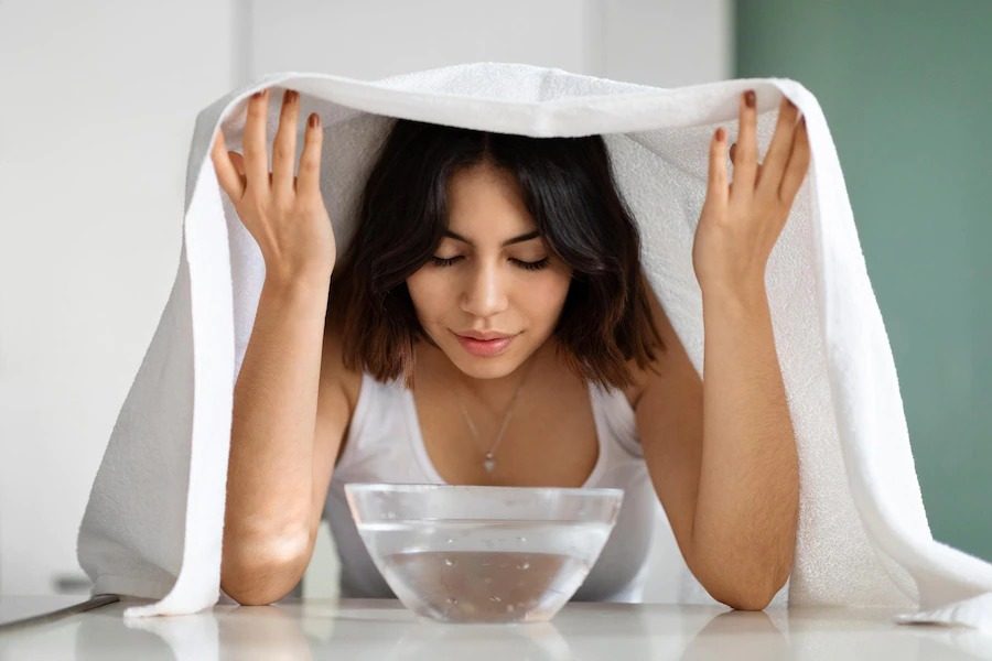 Xông hơi da mặt mùa thu kích thích tuần hoàn máu dưới da, làm da trở nên hồng hào và săn chắc hơn.