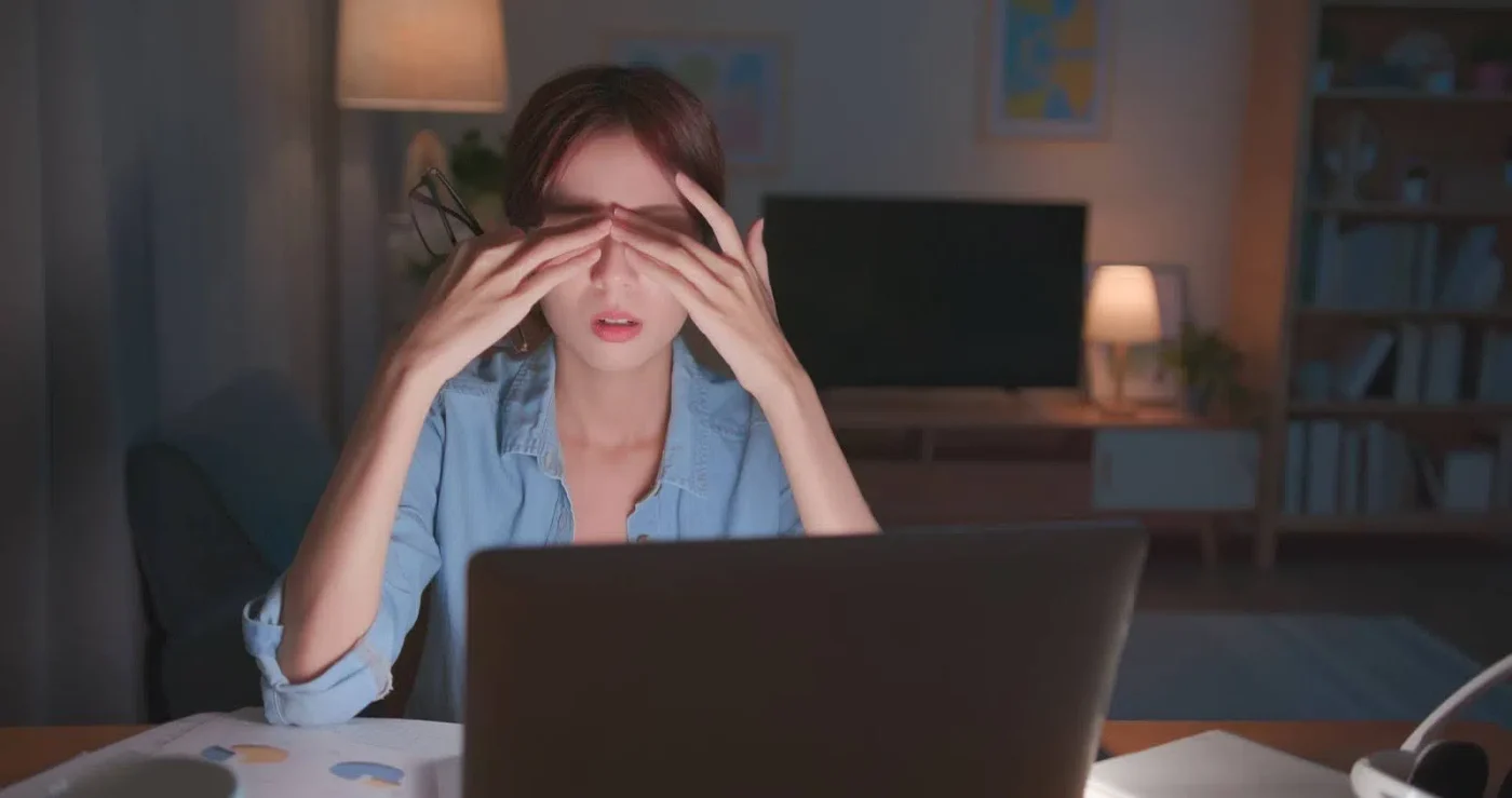 Ánh sáng xanh là gì và tác động tới làn da như thế nào?