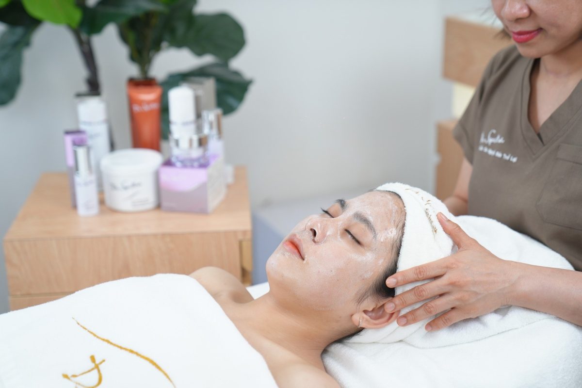 Xu hướng chăm sóc da mùa thu tại spa giúp làn da rạng rỡ rạng ngời