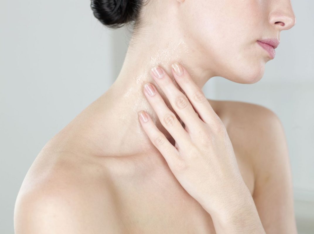 Các xu hướng chăm sóc da vùng cổ phổ biến hiện nay