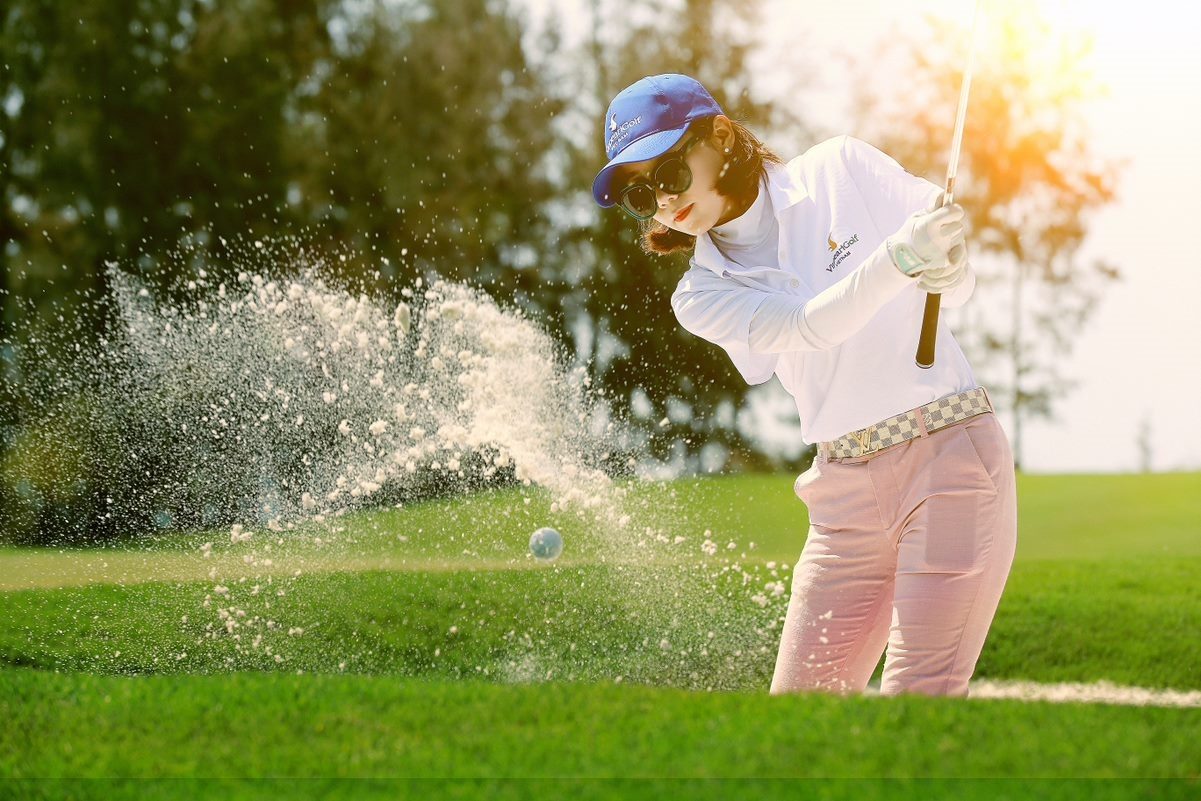 cách giữ ẩm cho da ngoài sân golf thực sự trở thành một vấn đề quan trọng mà người chơi nào cũng cần biết để bảo vệ da tối ưu.