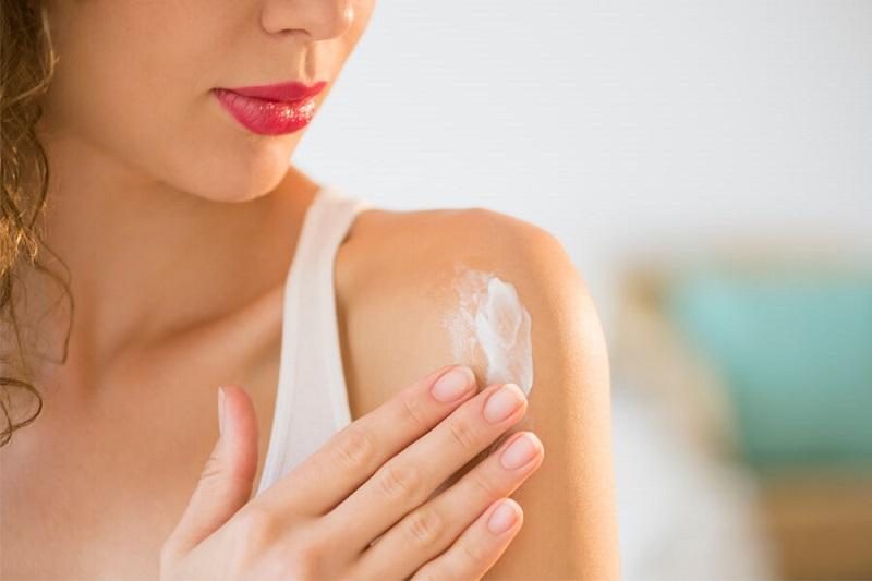 Khi chăm sóc da body cho da nhạy cảm, việc lựa chọn sản phẩm đóng vai trò quan trọng quyết định hiệu quả lâu dài.