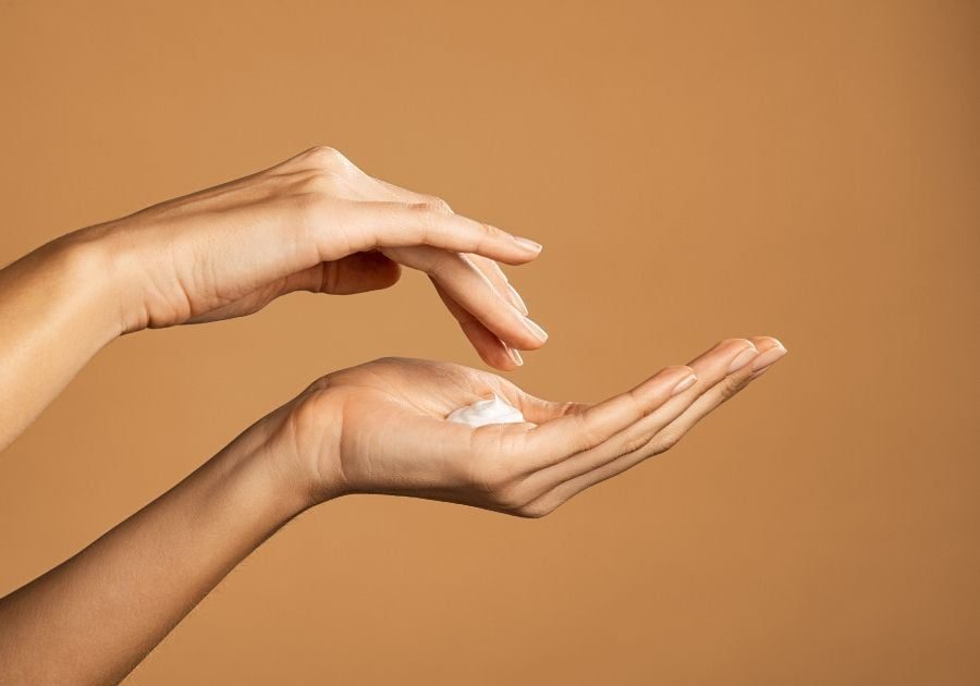 Chăm sóc da body chống nắng không chỉ bảo vệ vẻ đẹp mà còn giúp ngăn ngừa các hậu quả nghiêm trọng lâu dài cho sức khỏe.