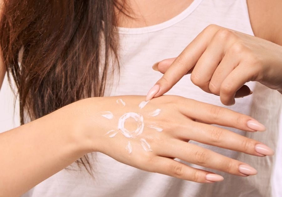 Nhiều người vẫn thường hiểu sai về kem chống nắng và thói quen chống nắng gây hại cho da body.