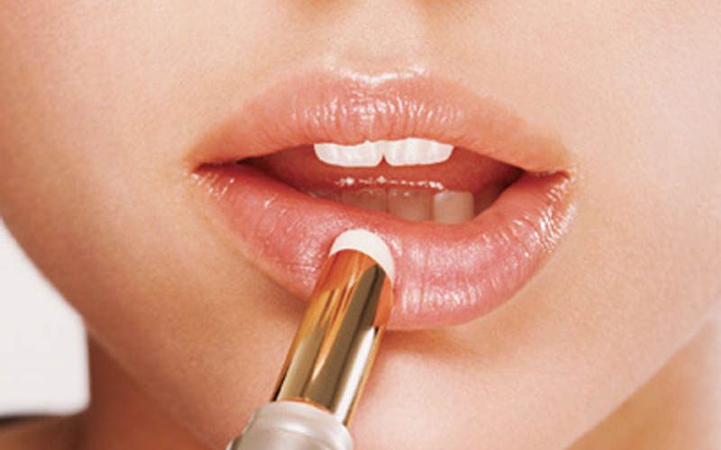 Tránh sử dụng các sản phẩm chứa nhiều hóa chất, chất tạo màu hoặc hương liệu có thể gây kích ứng.