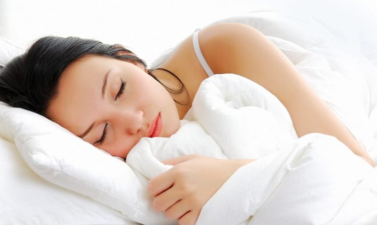 Tâm trạng tốt và giấc ngủ sâu hỗ trợ tốt quá trình phục hồi và tái tạo làn da, giúp da tăng sức đề kháng.