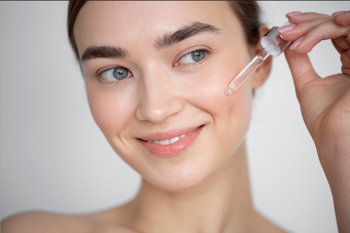Dưỡng ẩm không chỉ đơn thuần là cung cấp nước mà còn giúp củng cố hàng rào bảo vệ tự nhiên cho da.