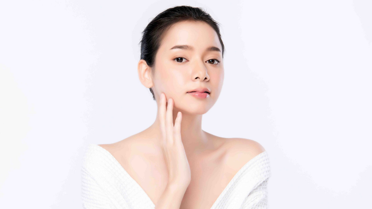 Hàng rào bảo vệ da là lớp màng ngoài cùng của làn da, chịu trách nhiệm giữ ẩm và ngăn chặn các tác nhân xâm nhập từ bên ngoài