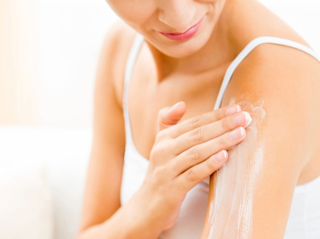 Dưỡng da body mùa đông không chỉ là công việc thẩm mỹ mà còn là một nhiệm vụ cần thiết để giữ gìn sức khỏe của làn da