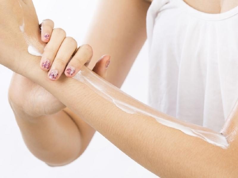Sử dụng sữa dưỡng thể Dr-Spiller sẽ giúp da hấp thụ dưỡng chất nhanh, giữ ẩm lâu dài và làm mềm mịn làn da.