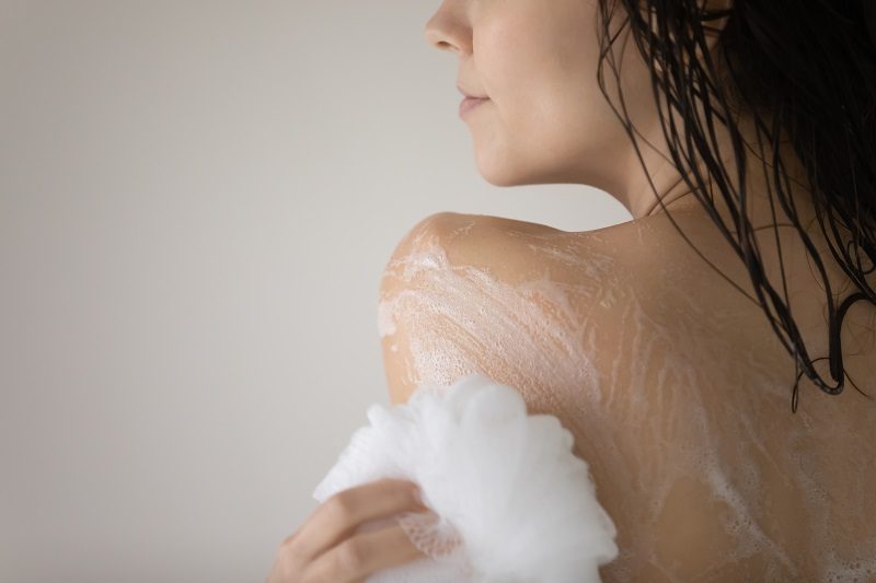 Sữa tắm dưỡng trắng da body thường chứa các thành phần chuyên biệt giúp cải thiện sắc tố và nuôi dưỡng làn da.