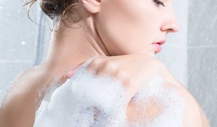 Tắm thế nào để không khô da mùa đông cần tổng hợp cả việc chăm sóc từ bên ngoài lẫn điều chỉnh cơ thể bên trong.