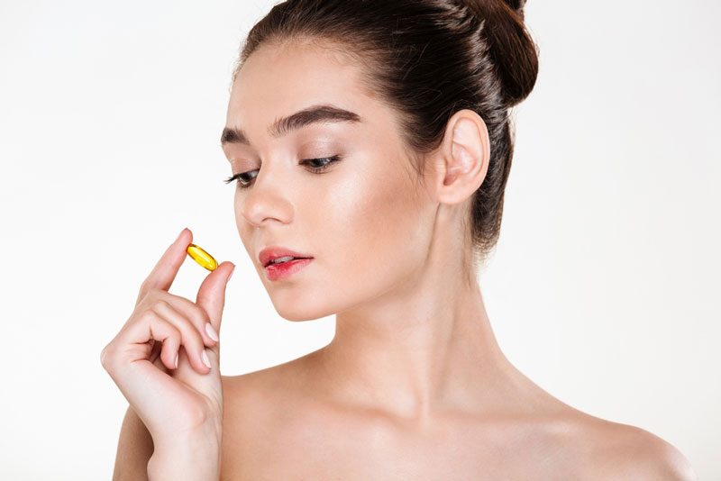 Vitamin E không chỉ giúp bảo vệ tế bào khỏi tổn thương do gốc tự do mà còn hỗ trợ hồi phục và tái tạo da hiệu quả.