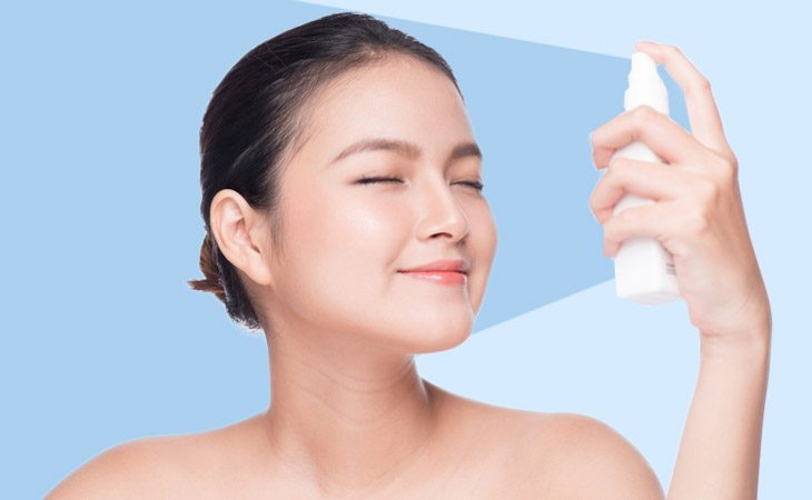 Khi áp dụng xịt khoáng cho da mùa đông vào chu trình chăm sóc da, người dùng nên kết hợp cùng serum và kem dưỡng ẩm