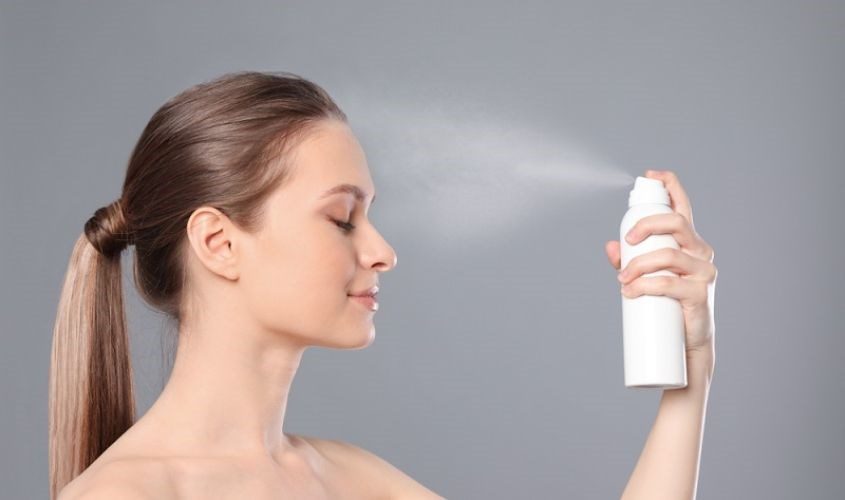 Lưu ý không nên lạm dụng hoặc xịt quá nhiều lần trong ngày gây cảm giác ẩm ướt, gây khó chịu