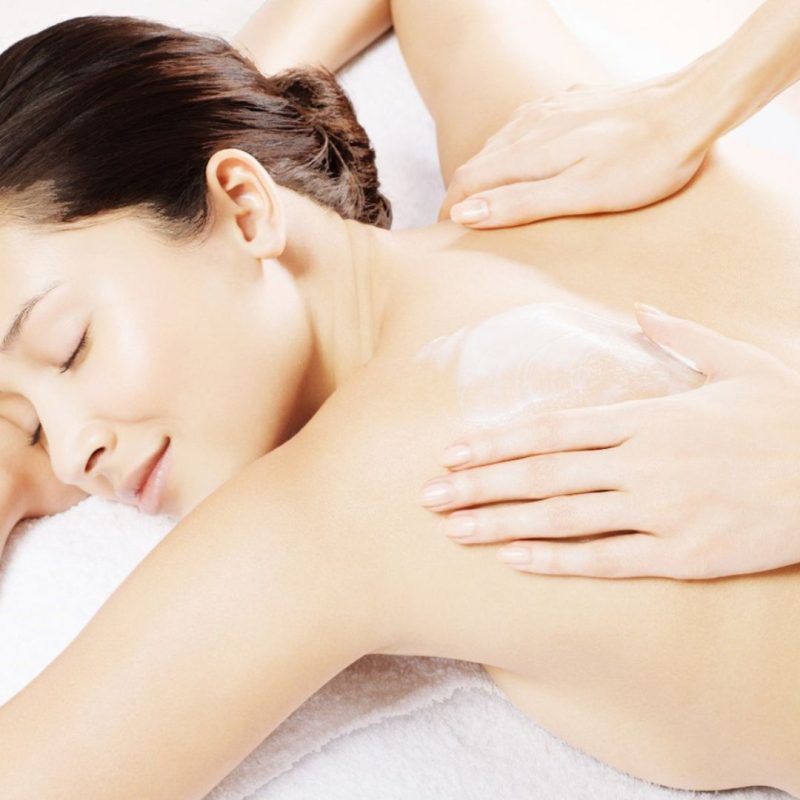 Kết hợp với thói quen cá nhân, xu hướng chăm sóc da body 2025 đặt sức khỏe làn da lên hàng đầu