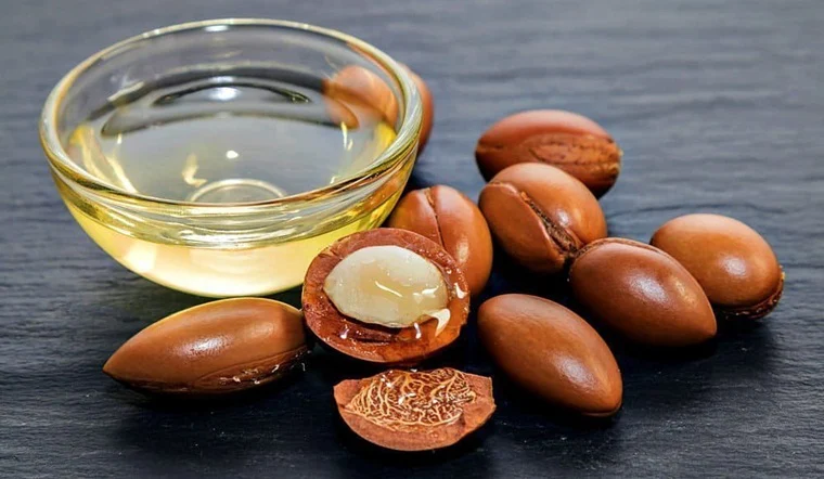 Để phát huy hiệu quả tối ưu của cách dưỡng tóc bằng dầu dưỡng argan, bạn nên chú ý một số điều quan trọng trong quá trình sử dụng.