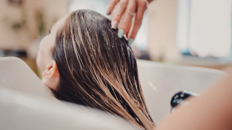 Cách chăm sóc tóc theo mùa đông khô lạnh hiệu quả