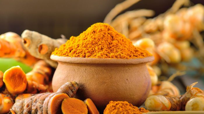 Việc bảo quản sản phẩm đóng vai trò quan trọng để giữ vẹn nguyên giá trị hoạt chất trong chiết xuất nghệ dưỡng sáng.