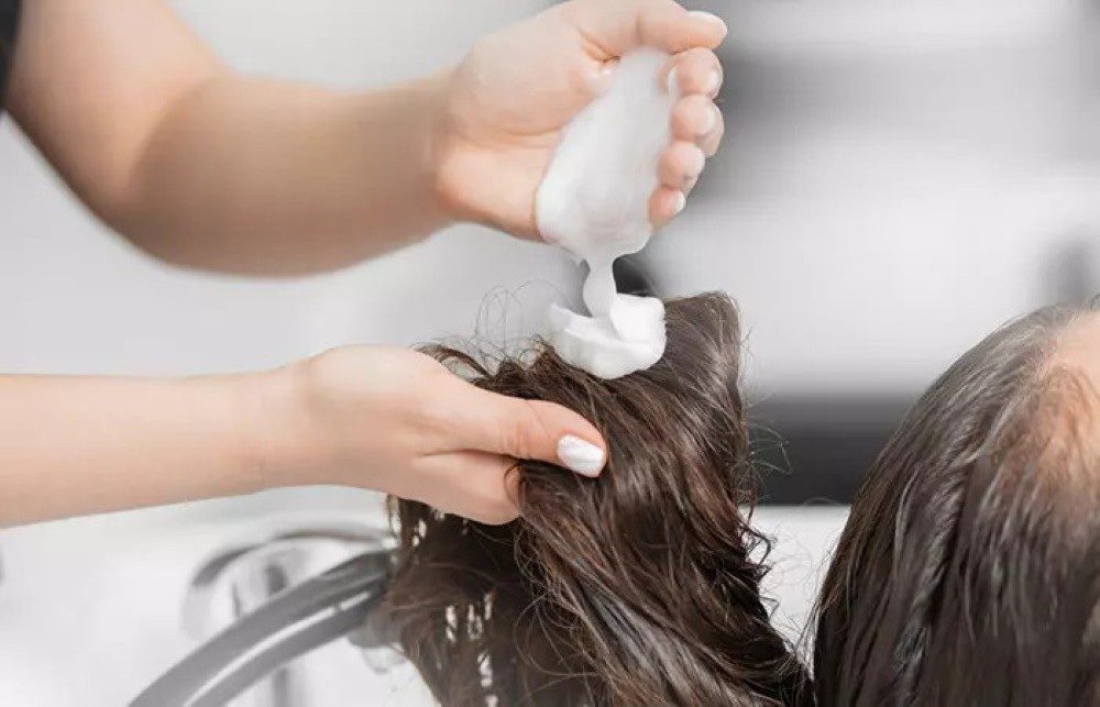 Những lưu ý cần quan tâm khi sử dụng combo gội – hấp – dưỡng tóc tại salon