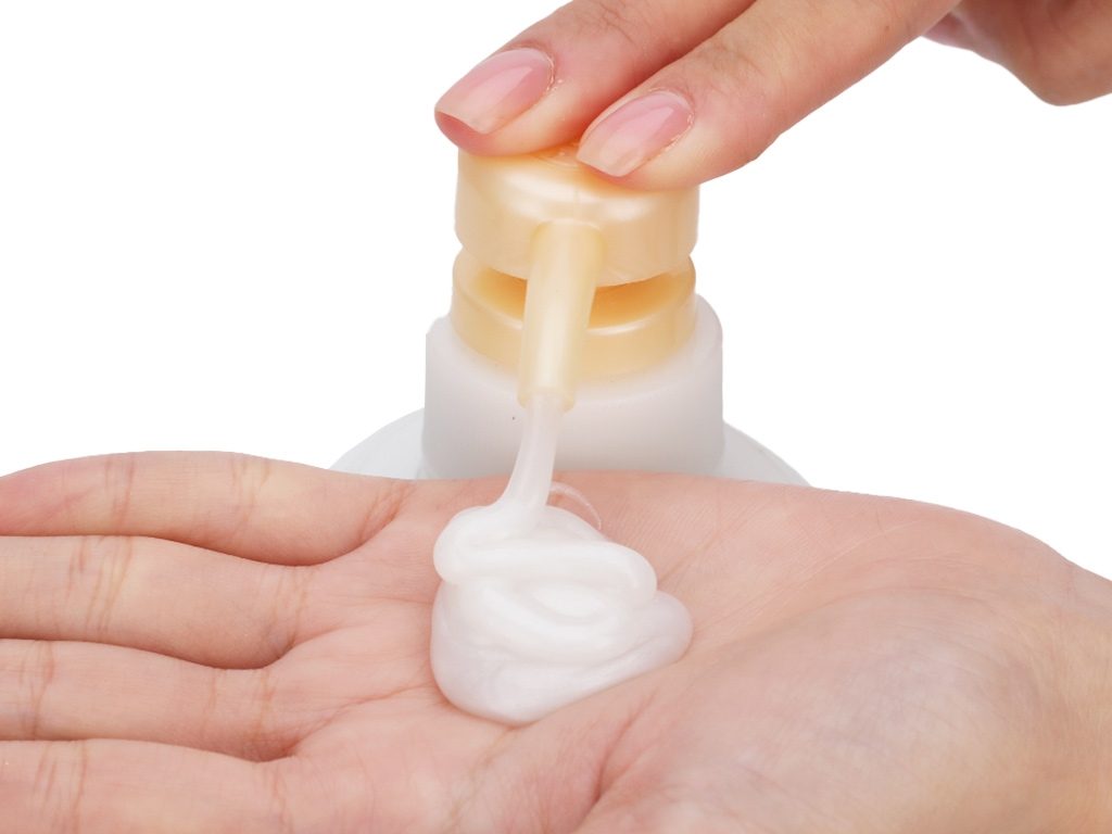 Lựa chọn sản phẩm chăm sóc phù hợp có ý nghĩa trọng yếu trong việc phục hồi sức khỏe cho mái tóc.