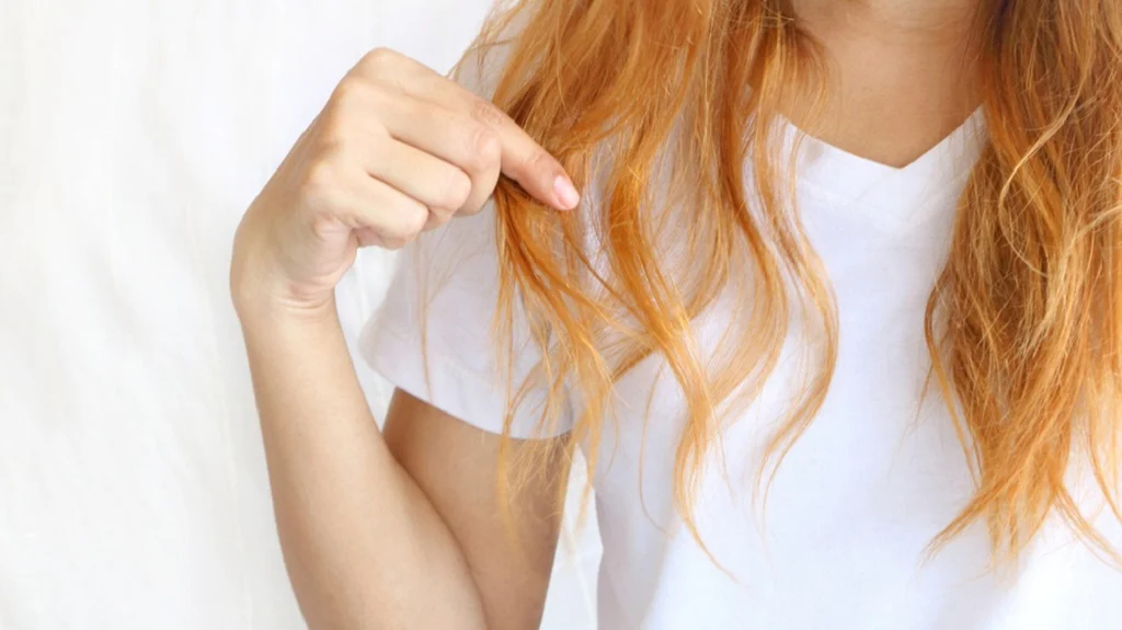 Dầu gội chuyên biệt với các thành phần dưỡng chất sâu giúp phục hồi mái tóc từ bên trong.