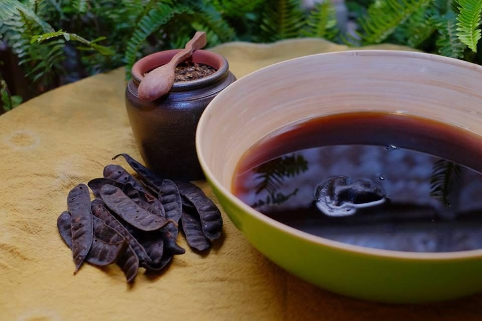 Dầu gội thảo mộc cho tóc yếu và rụng được xem là phương thức chăm sóc thiên nhiên, giúp nuôi dưỡng tóc chắc khỏe từ chân đến ngọn