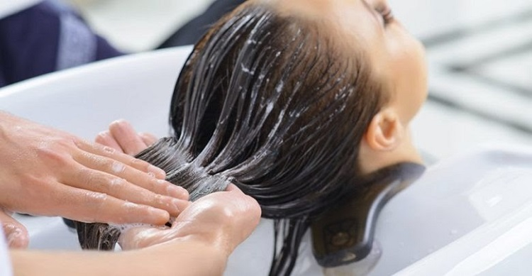 Cách sử dụng dầu xả dưỡng tóc mềm mượt không bết đúng để đạt hiệu quả tối ưu