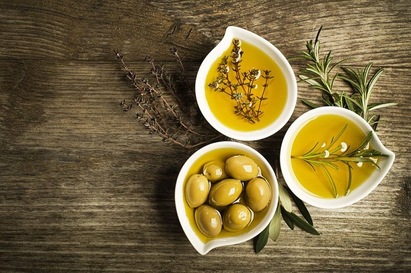 Dưỡng tóc bằng dầu oliu qua đêm có tốt không còn phụ thuộc rất nhiều vào sự kết hợp chăm sóc tóc toàn diện.
