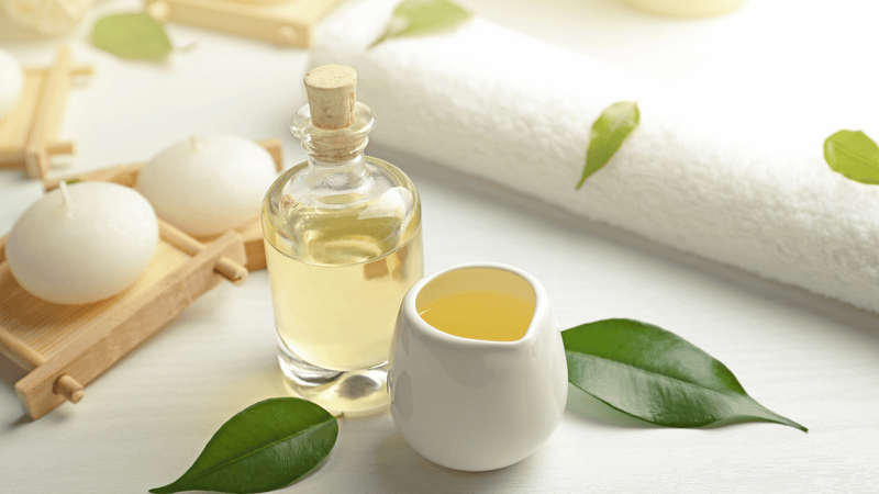 Tinh dầu thảo mộc thiên nhiên cần được bảo quản nơi khô ráo, tránh nhiệt độ cao và ánh sáng trực tiếp để giữ nguyên công năng giữ dưỡng.