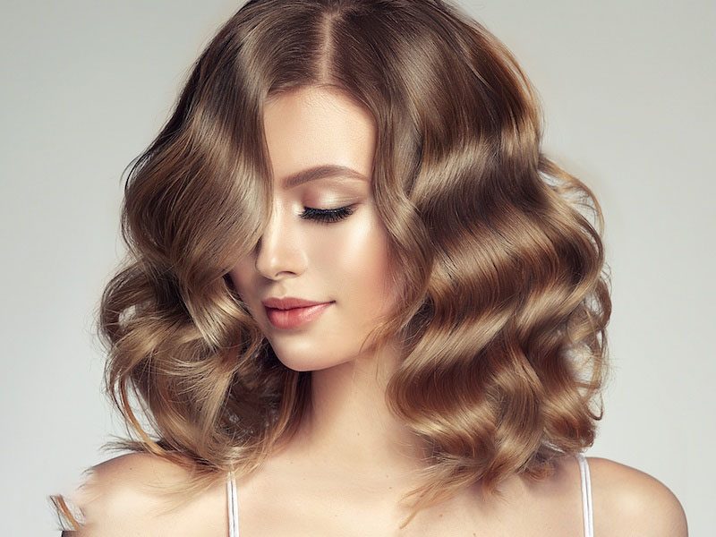Mái tóc bồng bềnh tự nhiên là yếu tố quan trọng giúp tôn lên vẻ đẹp và sự tự tin của mỗi người.