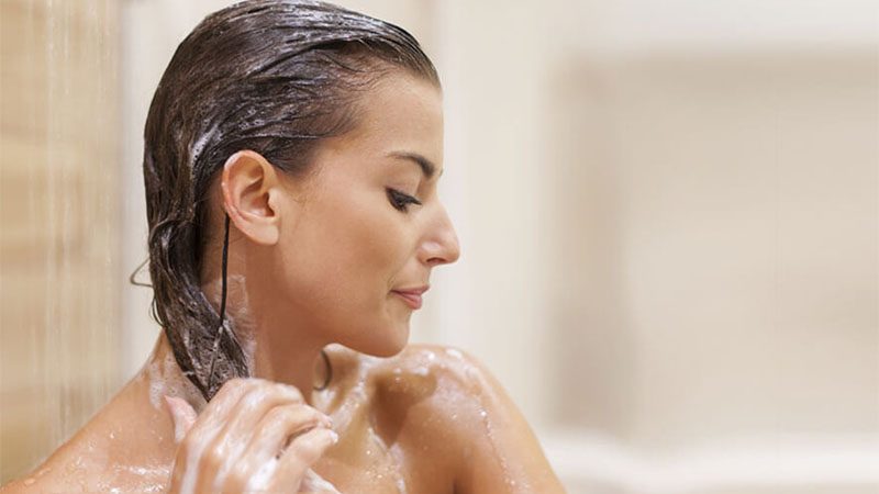 Tóc mọc chậm và mỏng có thể xuất phát từ nhiều yếu tố khác nhau ảnh hưởng đến sự phát triển tự nhiên của tóc