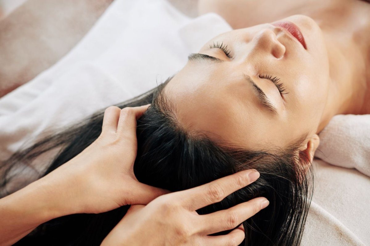Massage da đầu giúp giảm rụng tóc là bước quan trọng trong hành trình chăm sóc và bảo vệ vẻ đẹp tóc của mỗi người.