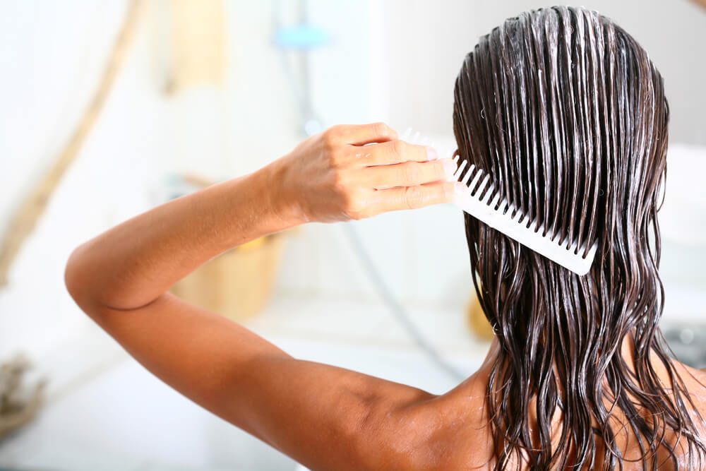 Mặt nạ ủ tóc phục hồi hư tổn nặng phù hợp đóng vai trò quan trọng trong quá trình chăm sóc và tái tạo mái tóc