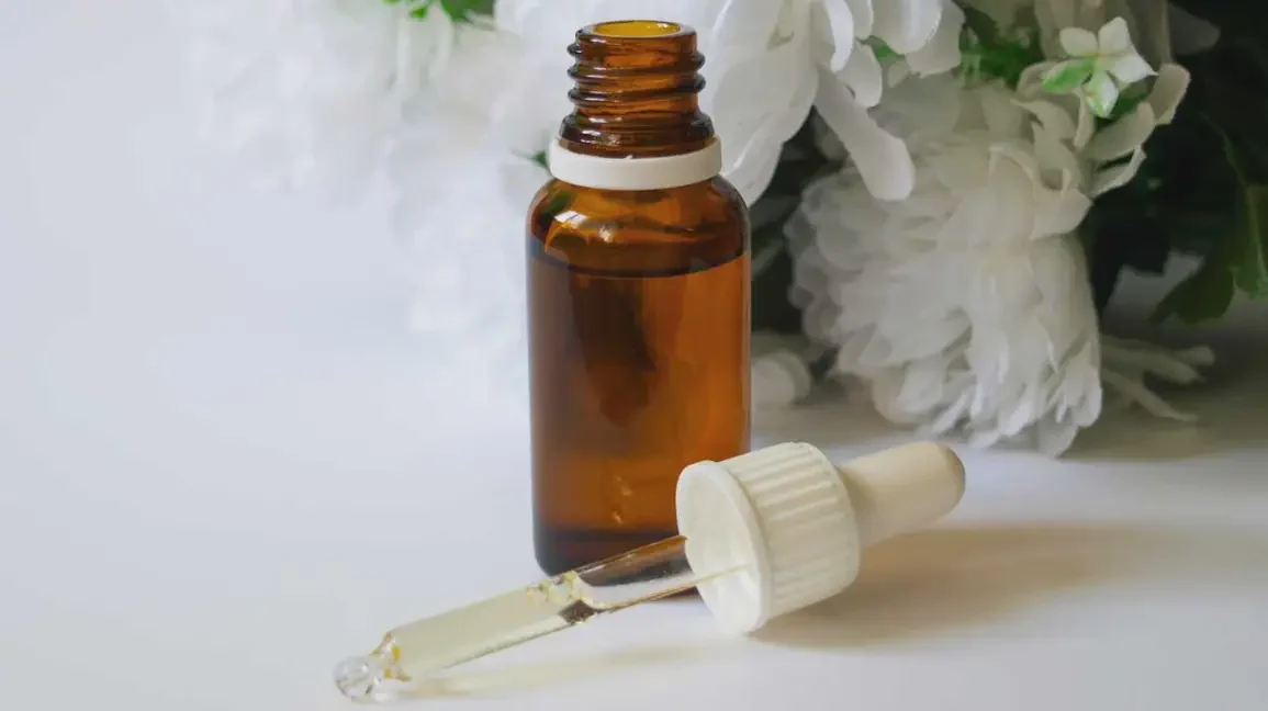 Lưu ý khi dùng serum dưỡng tóc khô và xơ rối