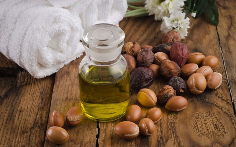Tinh dầu argan được chiết xuất từ hạt argan - loài cây đặc hữu tại Maroc, nổi tiếng với thành phần dưỡng chất dồi dào.