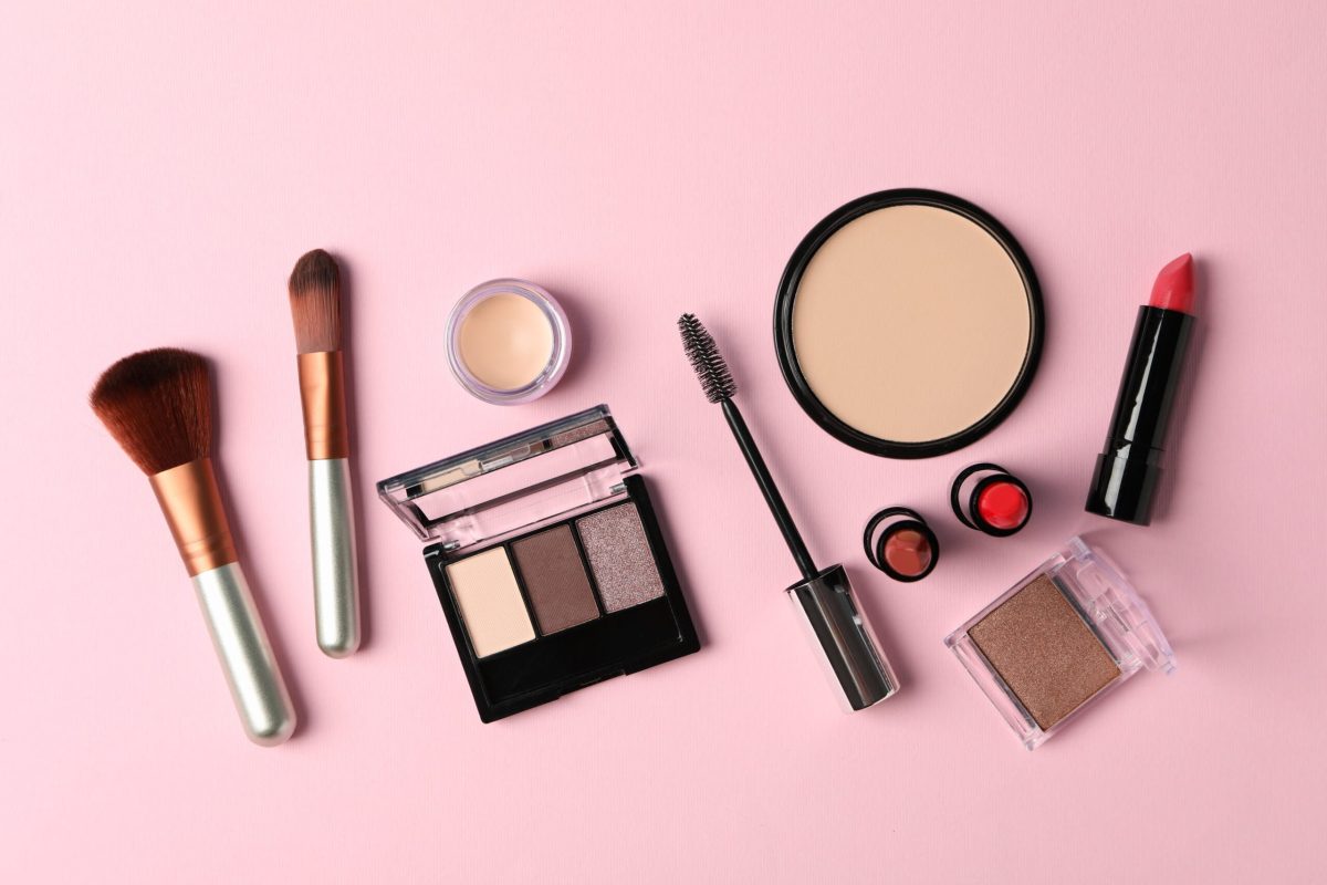hiểu rõ "đồ makeup cần có cho người mới bắt đầu" sẽ giúp quá trình học trang điểm trở nên dễ dàng hơn, tránh lãng phí