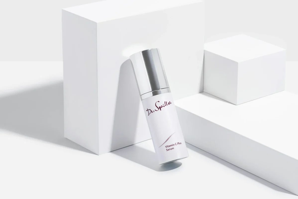 Serum vitamin C sáng da là lựa chọn hoàn hảo giúp bạn cải thiện rõ rệt làn da không đều màu và thâm nám.