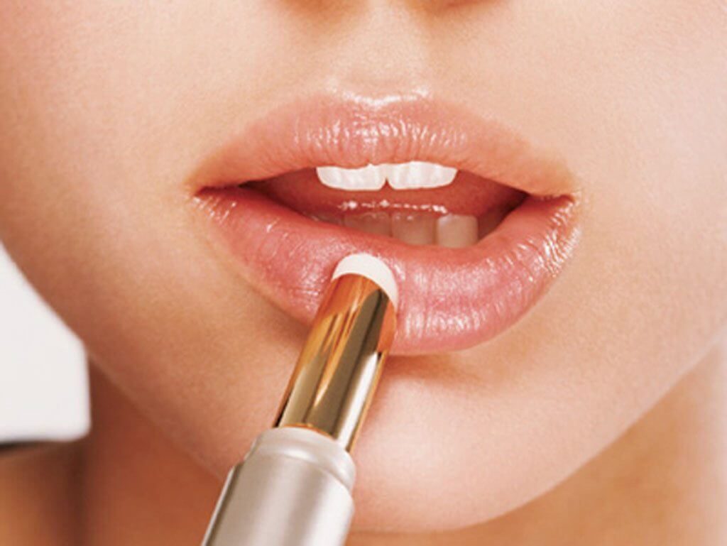 Sở hữu một đôi môi mềm mại và rạng rỡ không còn là điều khó khăn khi bạn biết lựa chọn đúng sản phẩm chăm sóc môi.
