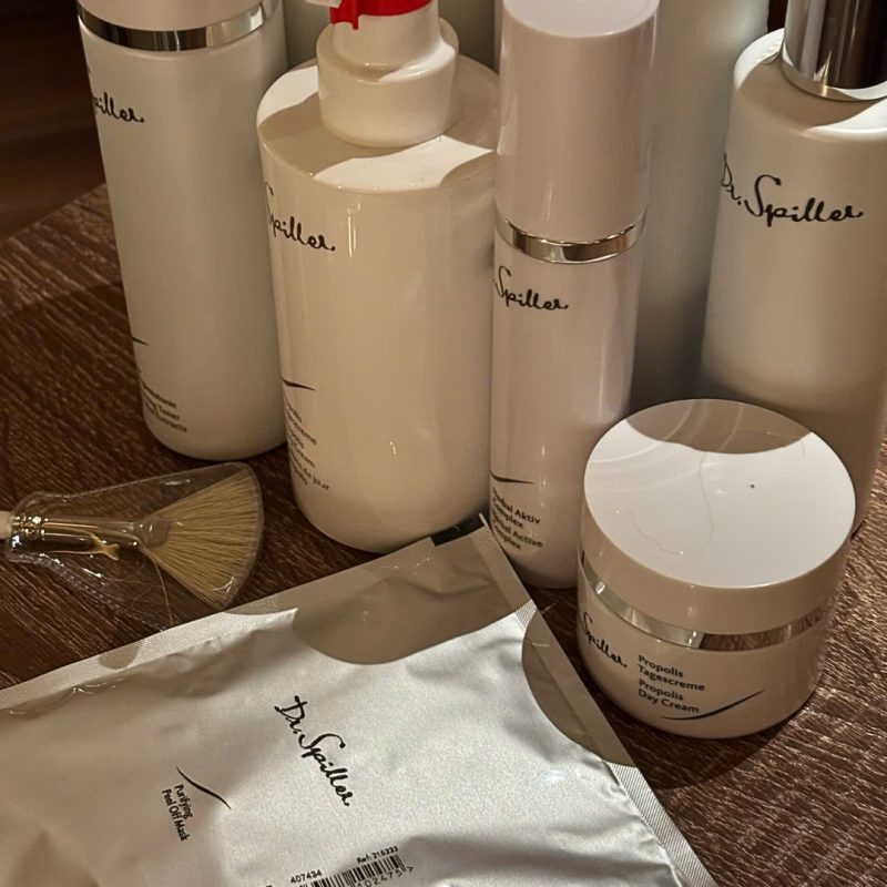 nguồn mỹ phẩm cho spa chất lượng là bước đầu tiên và quan trọng đối với mọi doanh nghiệp trong ngành làm đẹ