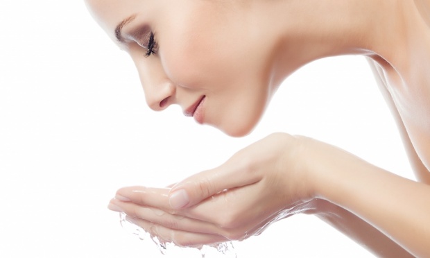 Cách dùng sữa rửa mặt đúng cách khó hay dễ cho bạn gái?