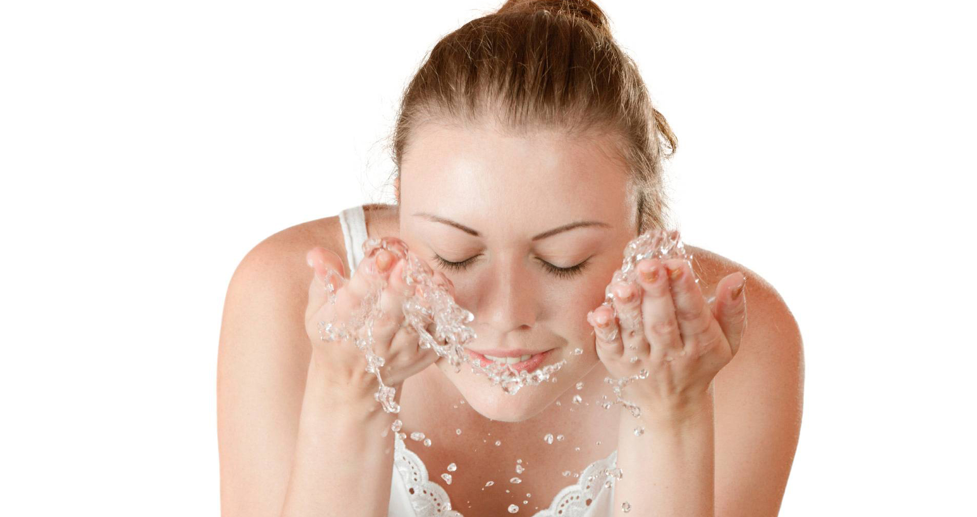 Có nên rửa mặt hàng ngày không khi da nhiều đốm đỏ?