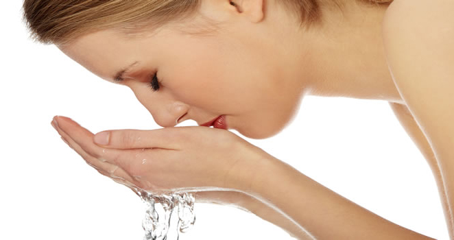 Nên dùng sữa rửa mặt nào tốt nhất cho da nhạy cảm?