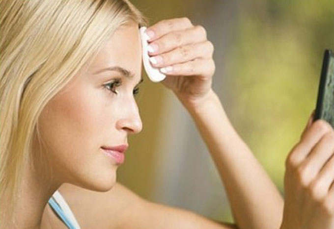 Nên dùng nước hoa hồng loại nào tốt nhất hiện nay?