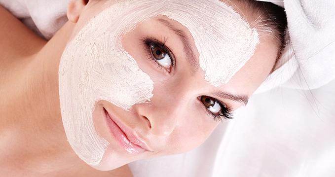 Cách tẩy da chết cho mặt bằng đường và mật ong