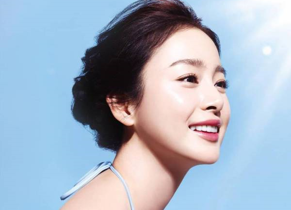 Bật mí những công dụng của nước hoa hồng mà bạn chưa biết