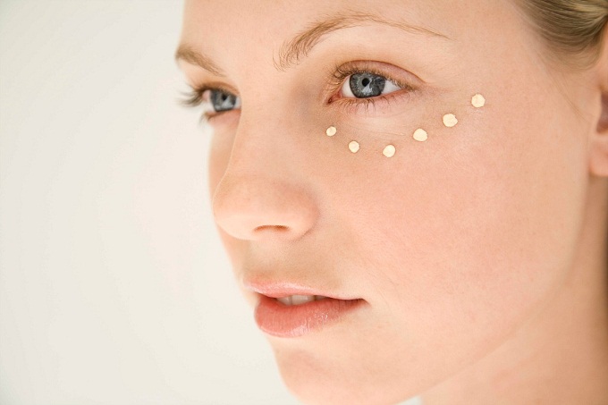 Bí quyết chọn kem dưỡng da mắt phù hợp