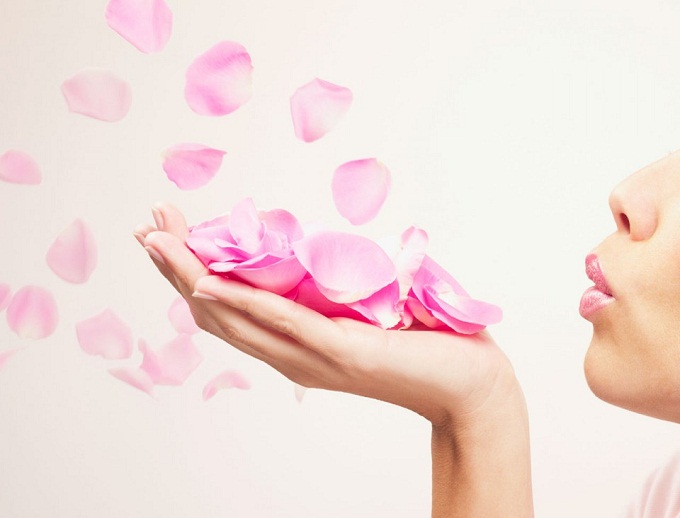 Cách chọn nước hoa hồng cho da mặt hiệu quả